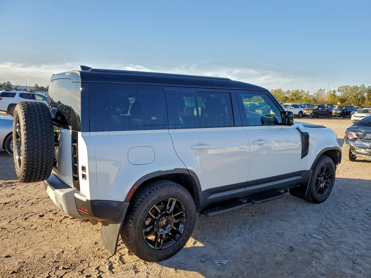 2024 Land Rover Defender 110 S - Фото 3