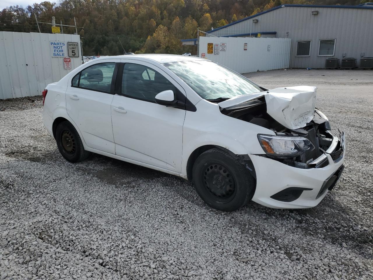 2017 Chevrolet Sonic Ls - Фото 4