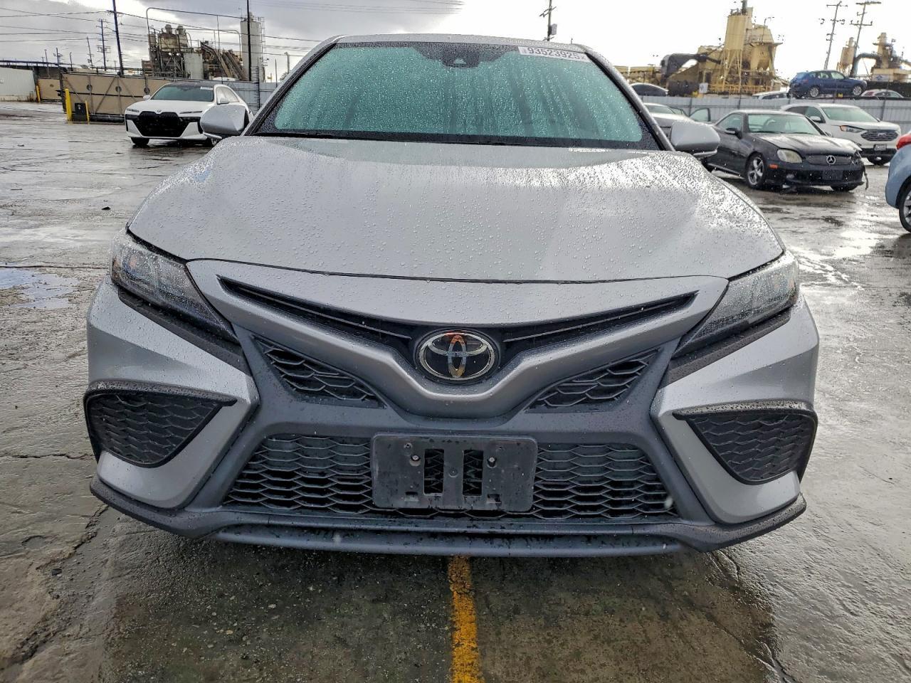 2022 Toyota Camry Se - Image 5