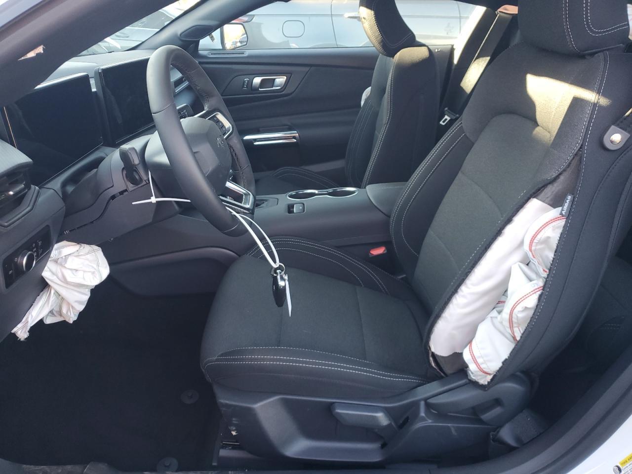 2025 Ford Mustang - Фото 7