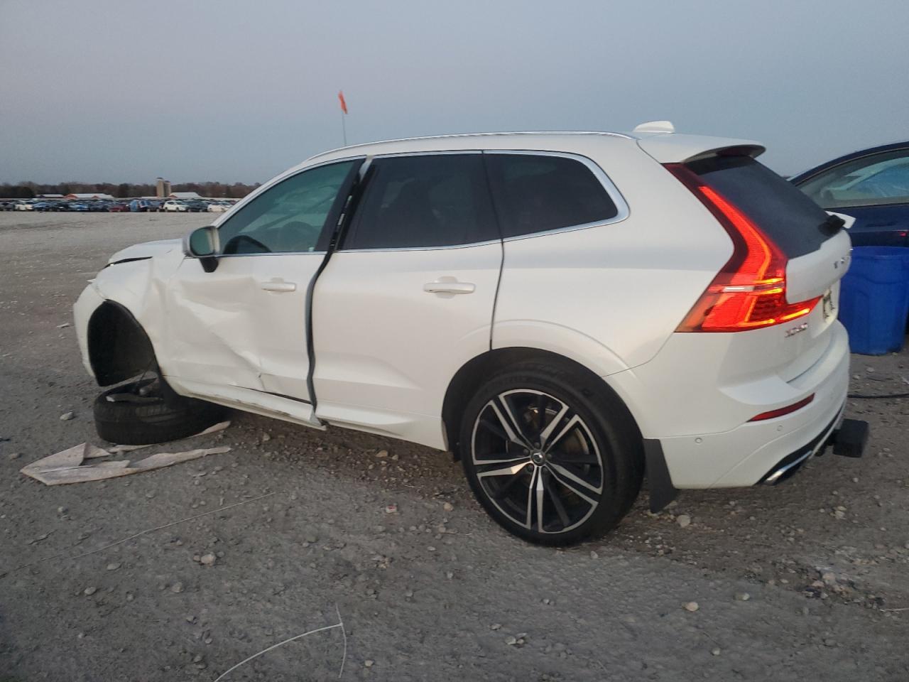 2019 Volvo Xc60 T6 R-Design - Image 2