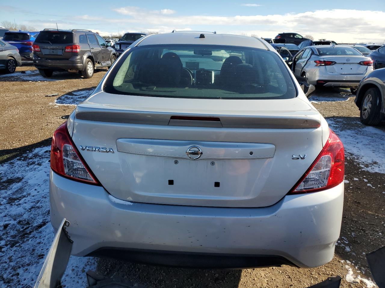 2017 Nissan Versa S - Фото 6