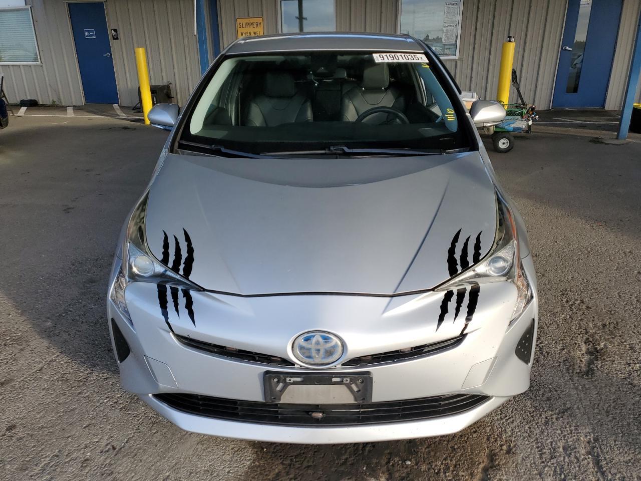 2017 Toyota Prius - Image 5