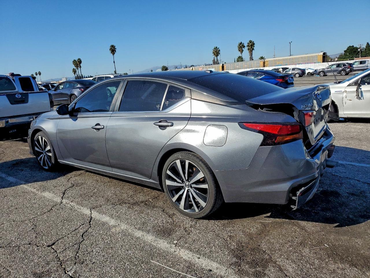 2020 Nissan Altima Sr - Фото 2