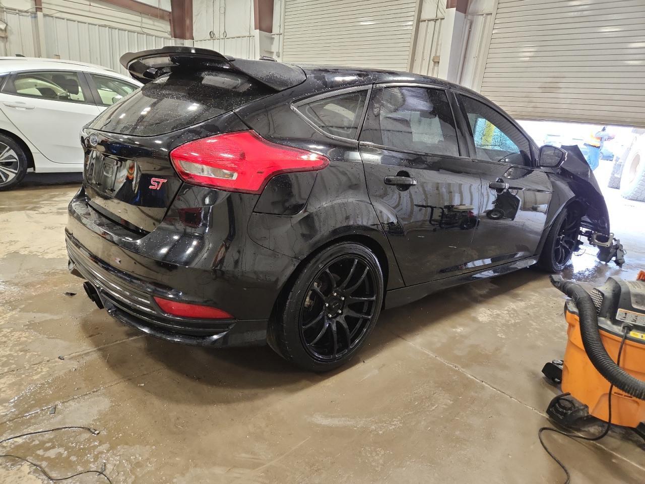 2017 Ford Focus St - Фото 3