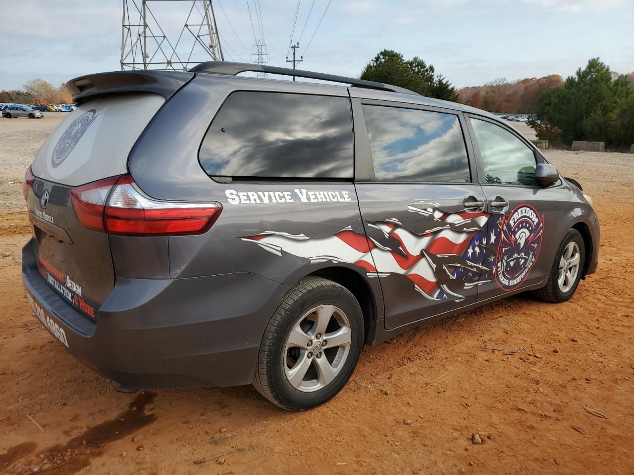 2017 Toyota Sienna Le - Фото 3