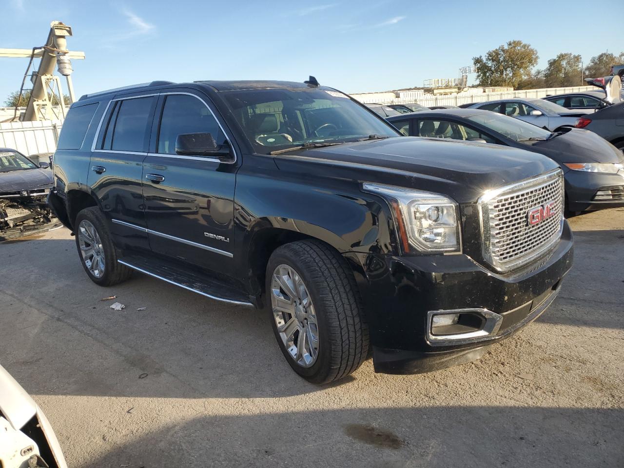 2017 GMC Yukon Denali - Фото 4