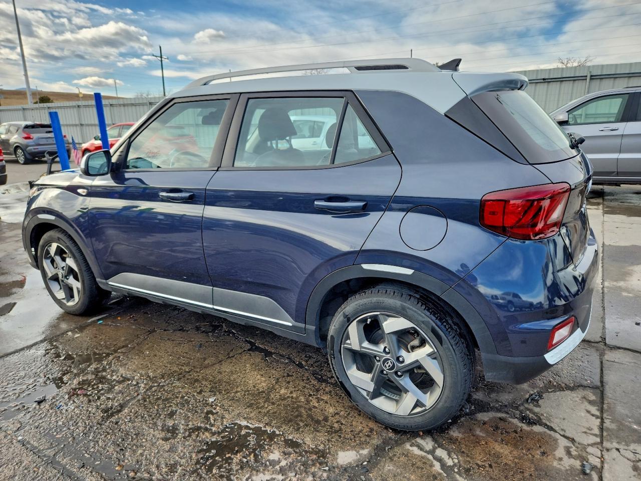 2022 Hyundai Venue Sel - Image 2