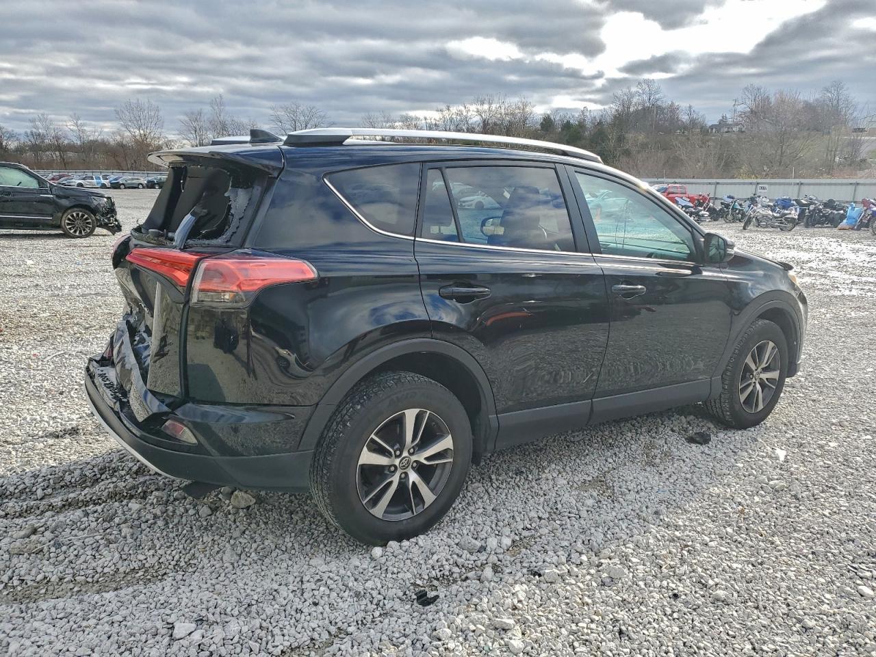 2016 Toyota Rav4 Xle - Image 3