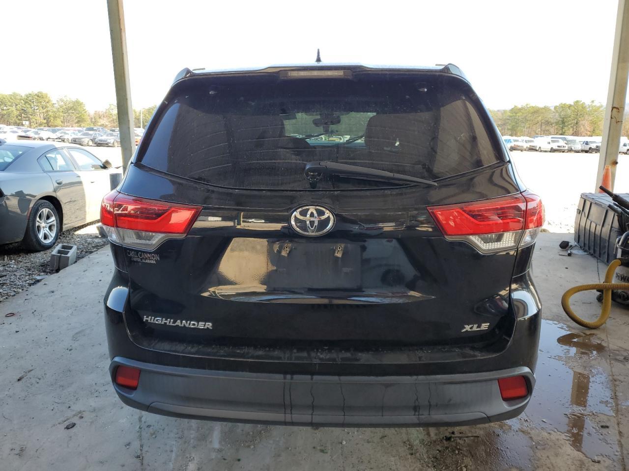 2019 Toyota Highlander Se - Image 6