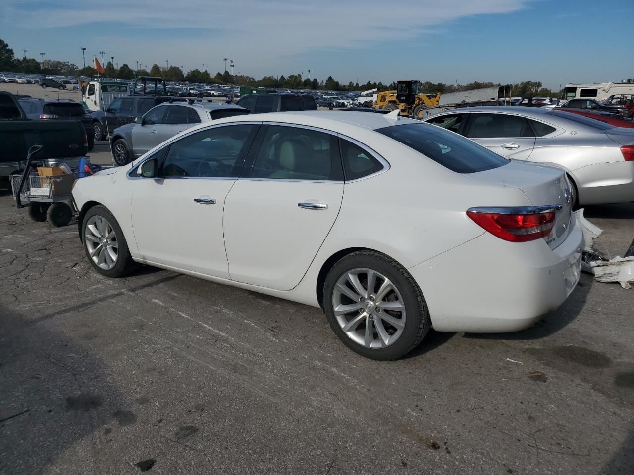 2014 Buick Verano Convenience - Фото 2