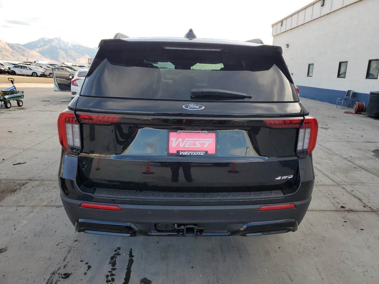 2025 Ford Explorer St-Line - Image 6