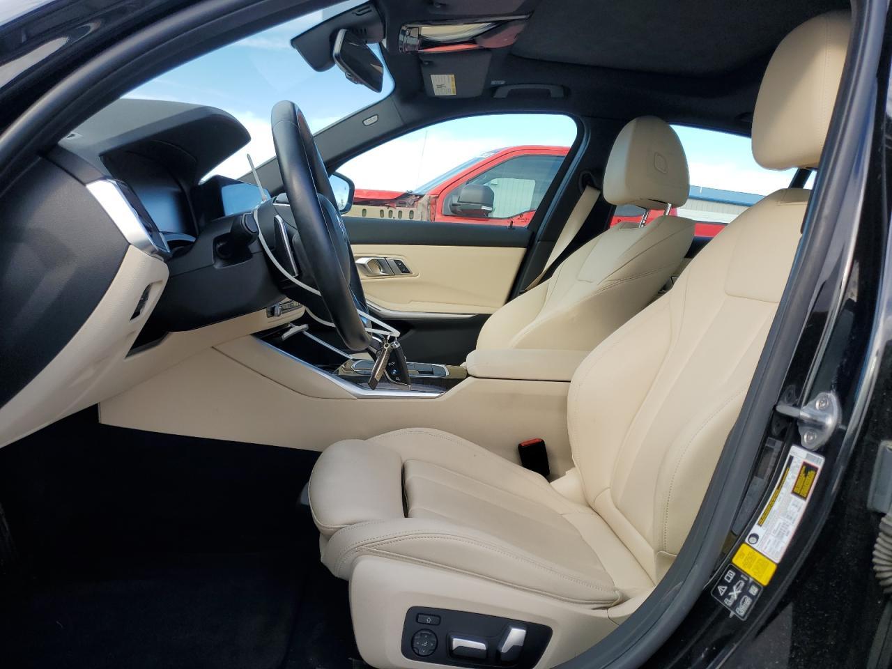 2020 BMW 330Xi - Фото 7