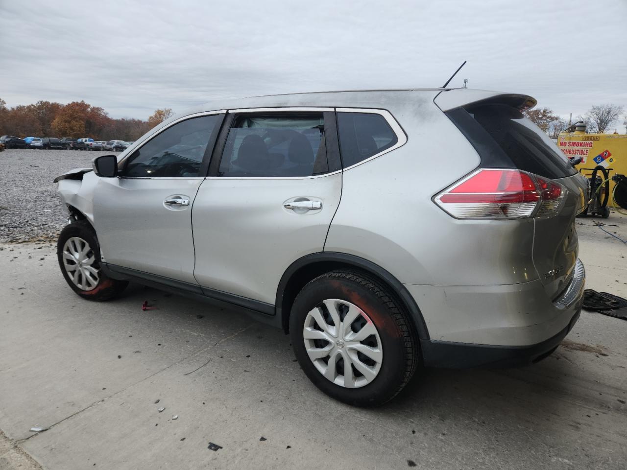 2015 Nissan Rogue S - Фото 2