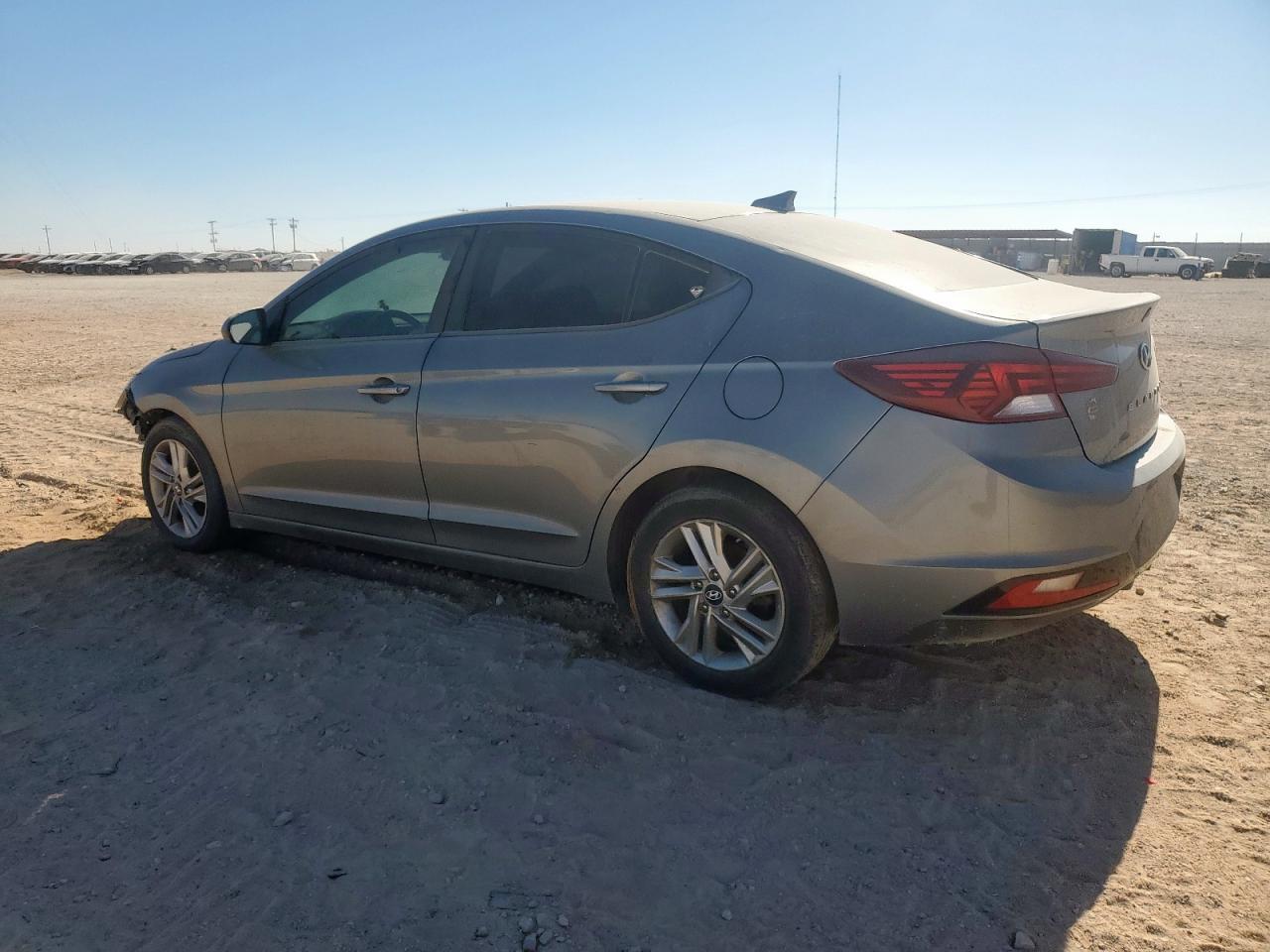 2019 Hyundai Elantra Sel - Фото 2