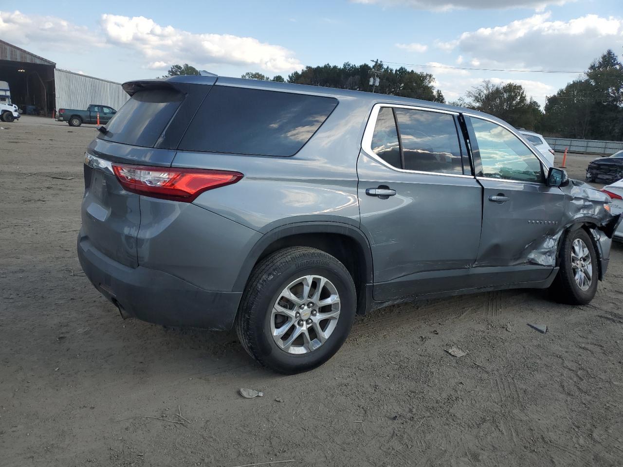 2019 Chevrolet Traverse Ls - Фото 3
