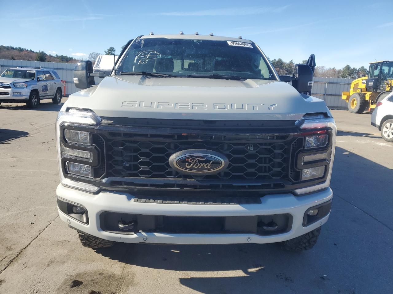2025 Ford F250 Super Duty - Image 5