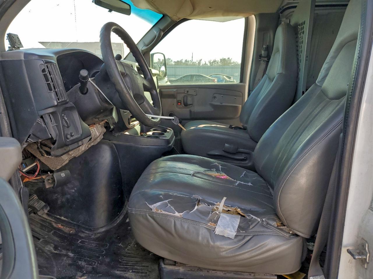 2007 Chevrolet Express G1500 Delivery Van - Image 7