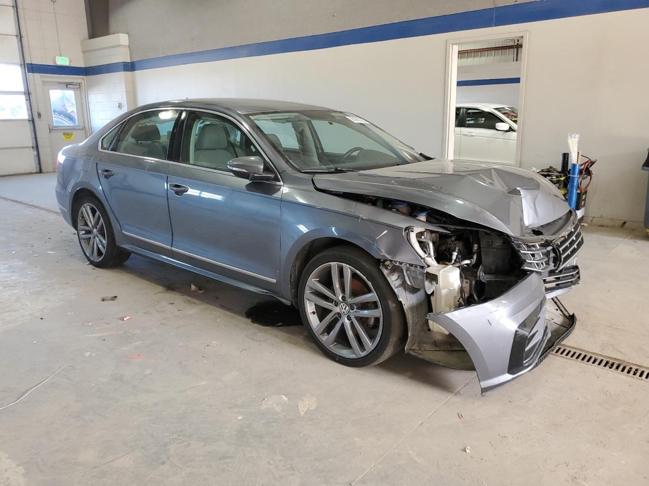 2016 Volkswagen Passat S - Фото 4