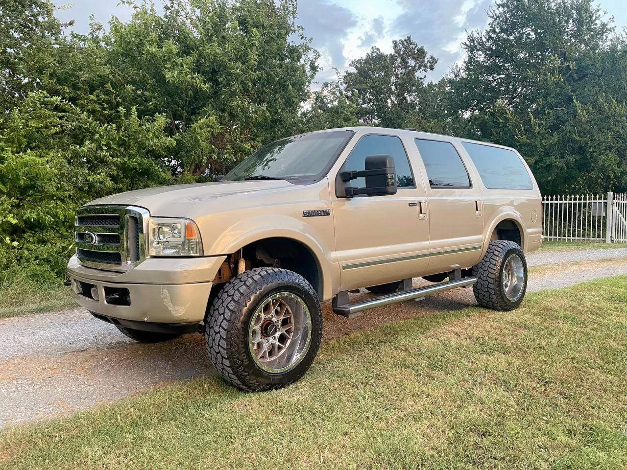 2005 Ford Excursion Limited - Фото 2