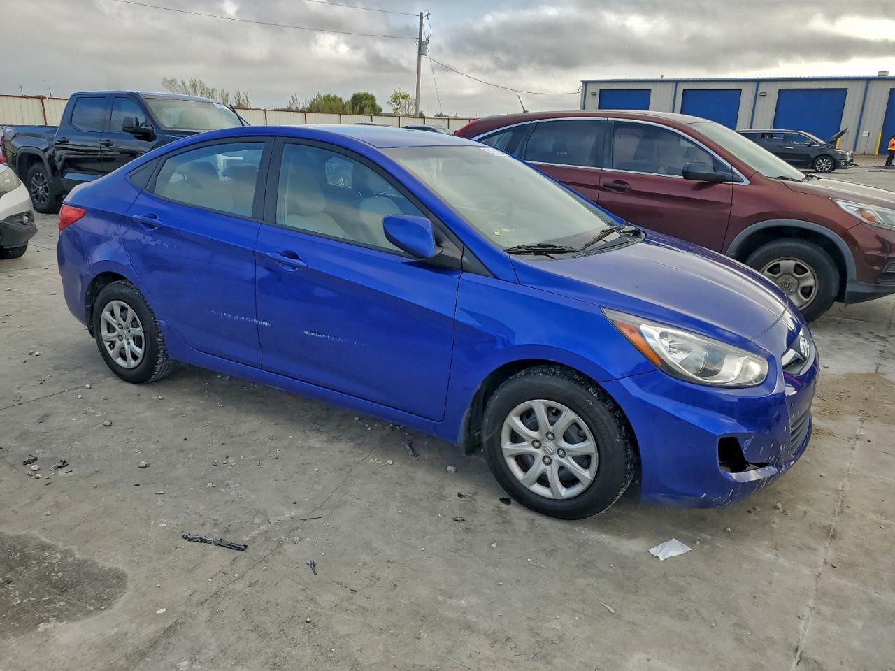 2012 Hyundai Accent - Image 4