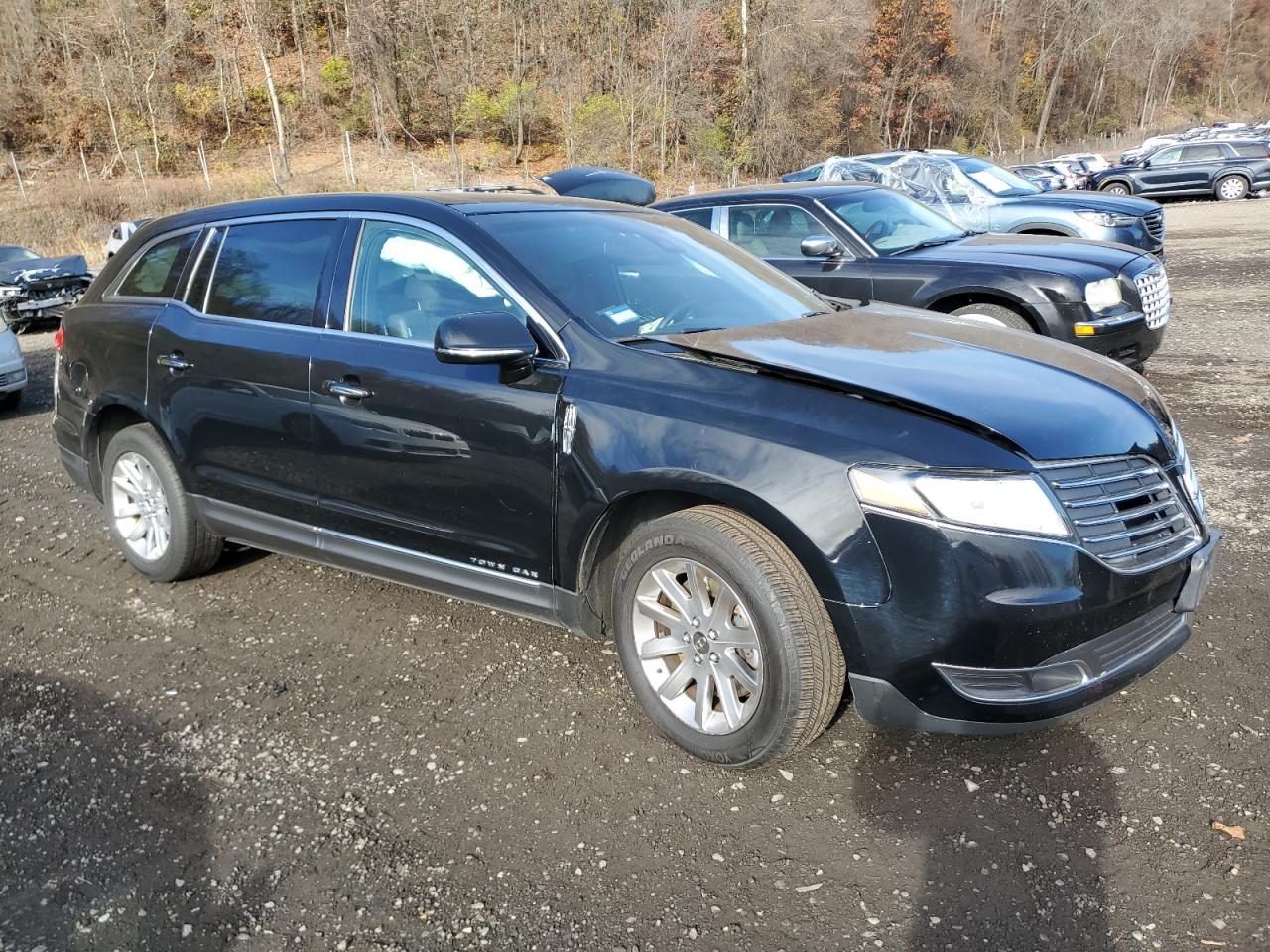 2018 Lincoln Mkt - Image 4