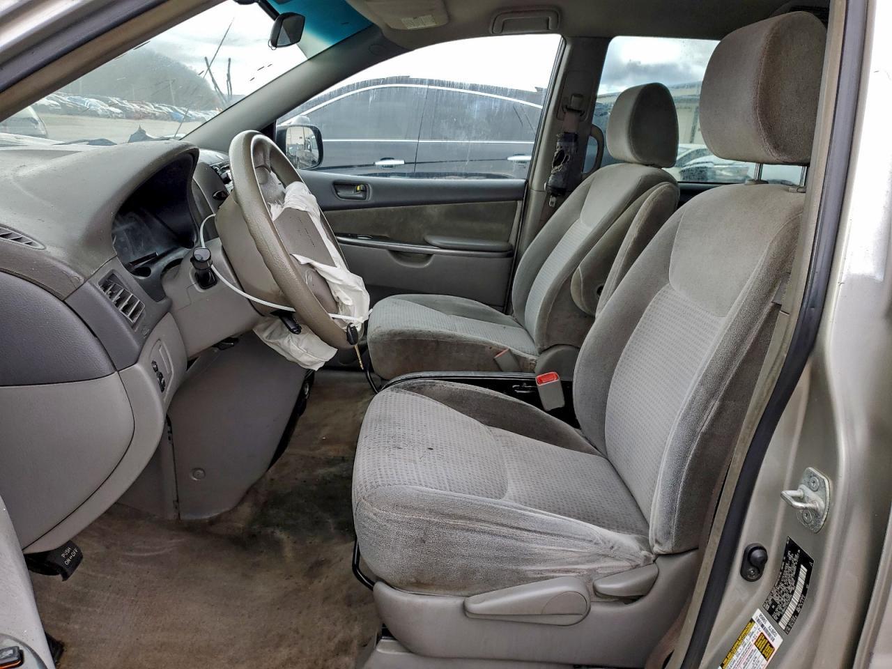 2010 Toyota Sienna Ce - Image 7