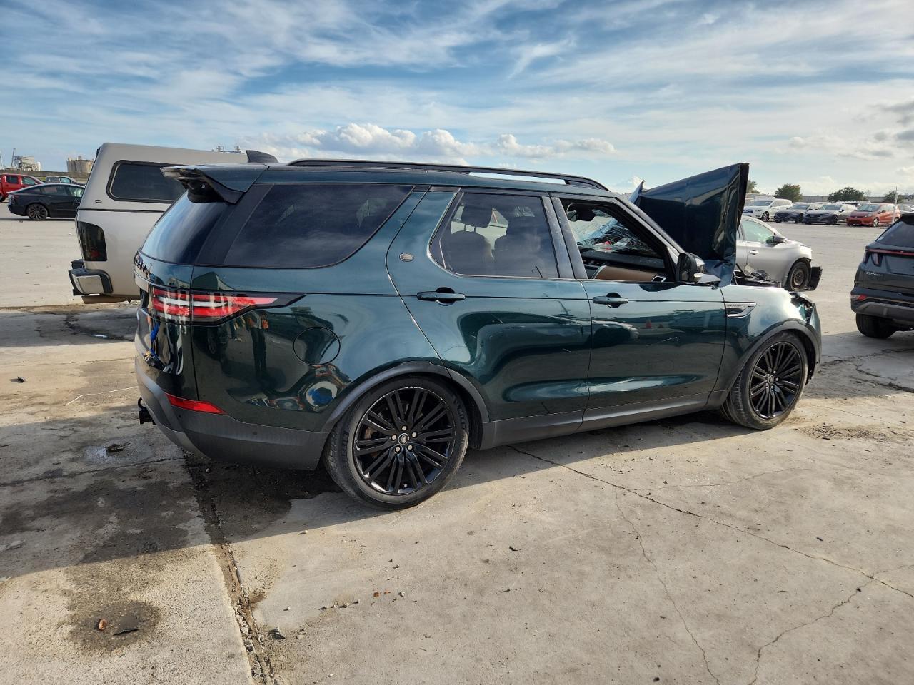 2017 Land Rover Discovery Hse Luxury - Image 3