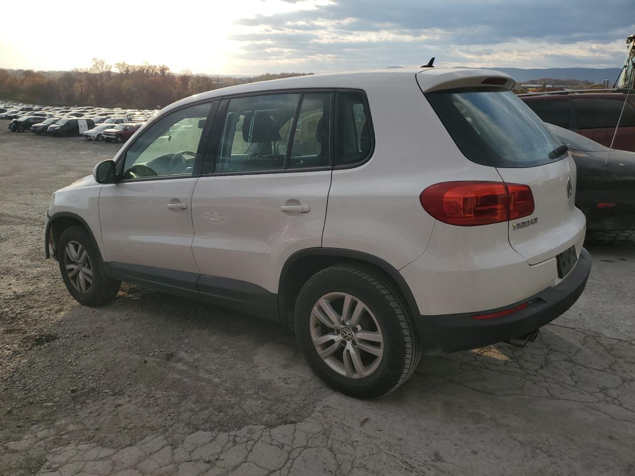 2012 Volkswagen Tiguan S - Фото 2