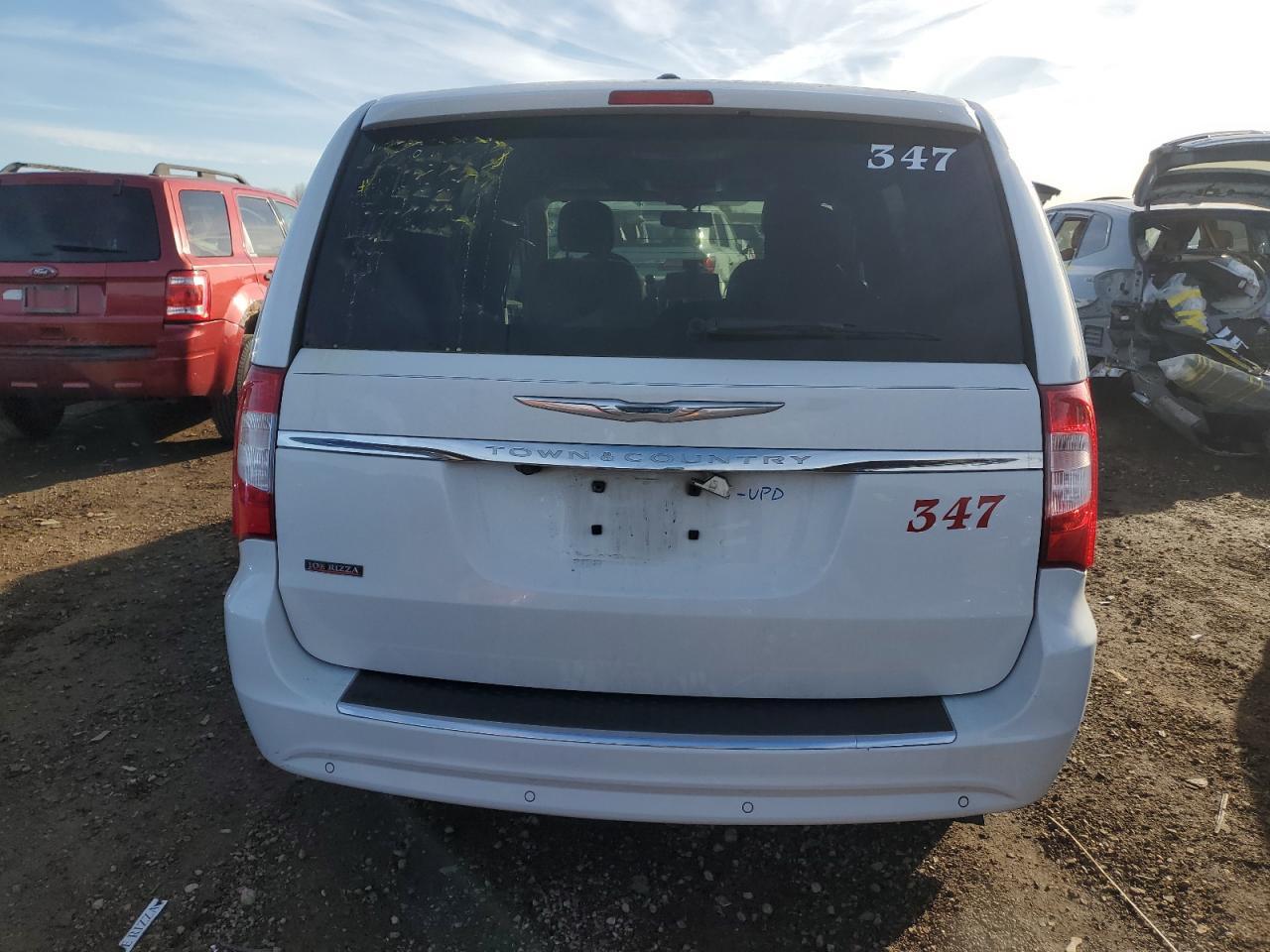 2016 Chrysler Town & Country Touring L - Фото 6