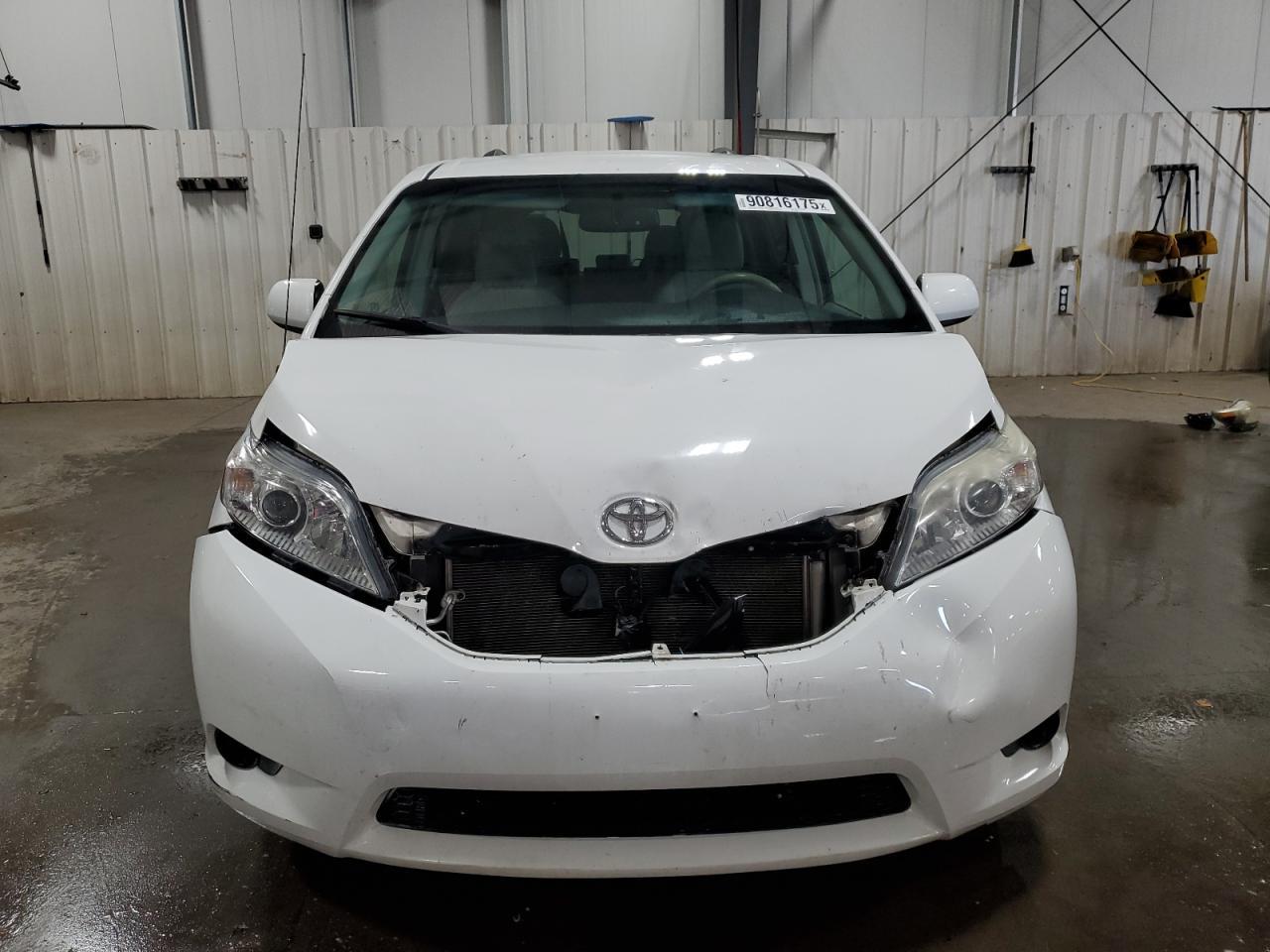 2014 Toyota Sienna Le - Image 5