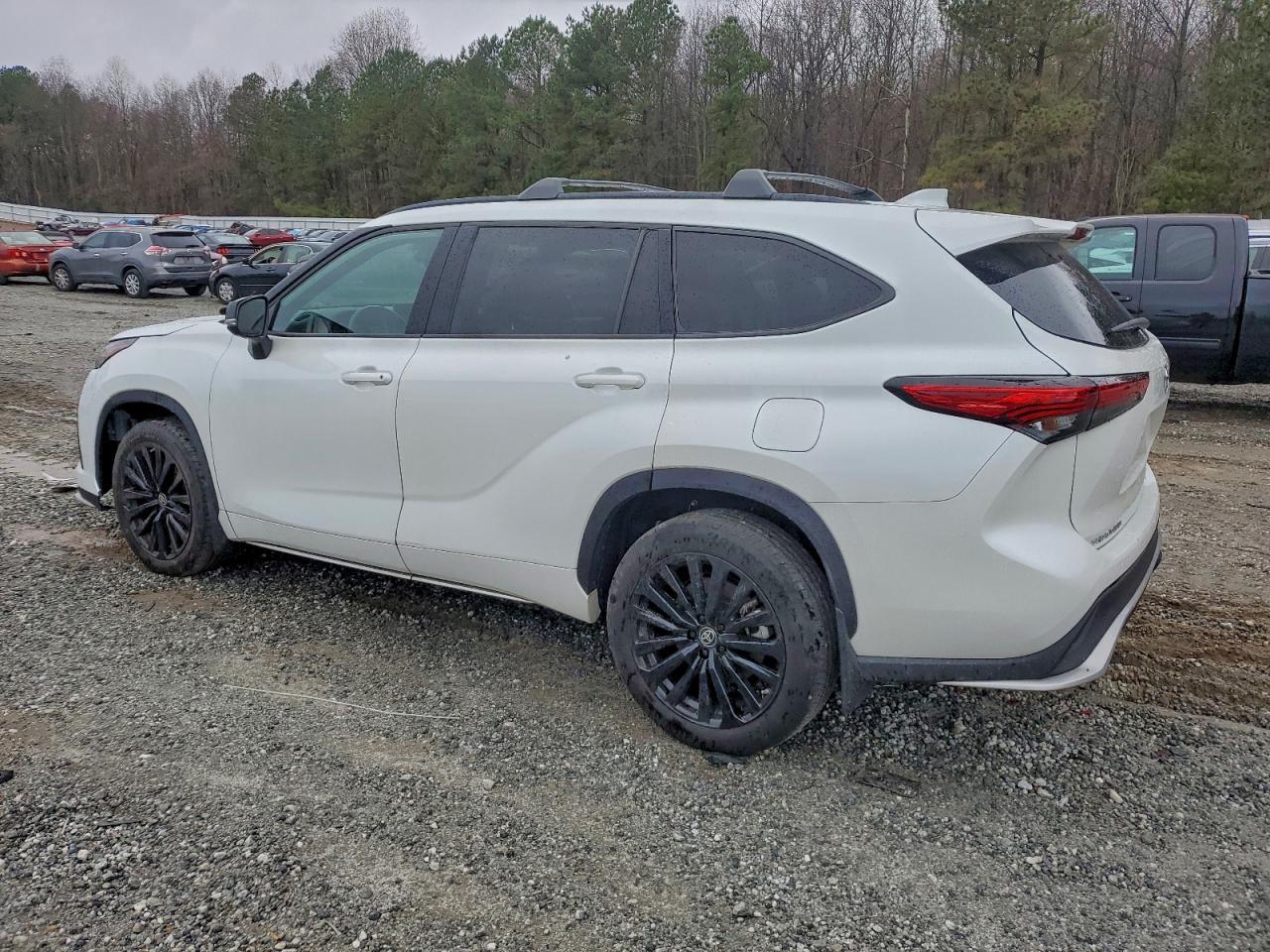 2023 Toyota Highlander L - Фото 2