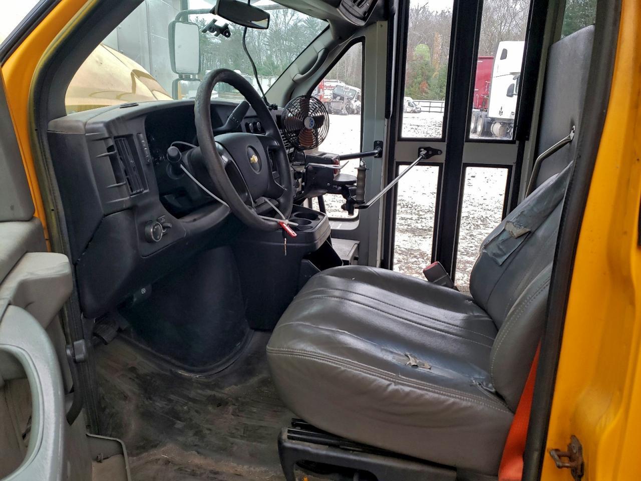 2014 Chevrolet Express School Bus - Фото 5