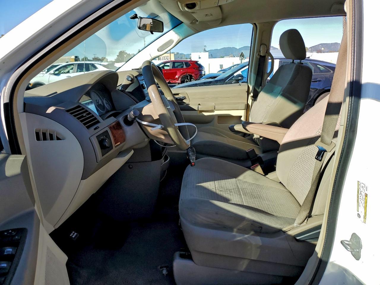 2008 Chrysler Town & Country Lx - Image 7