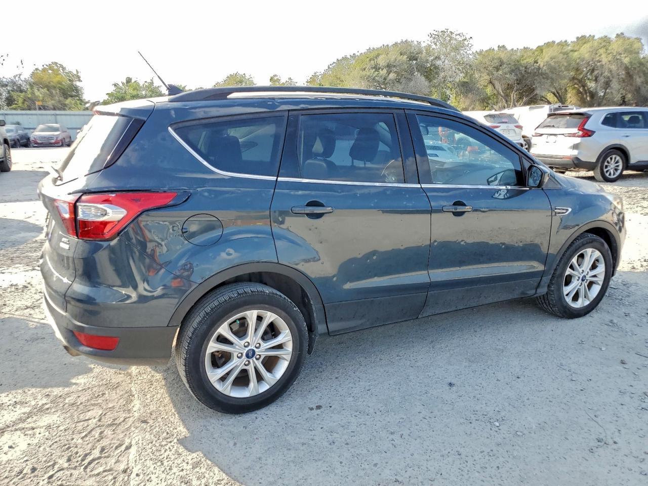 2019 Ford Escape Sel - Image 3