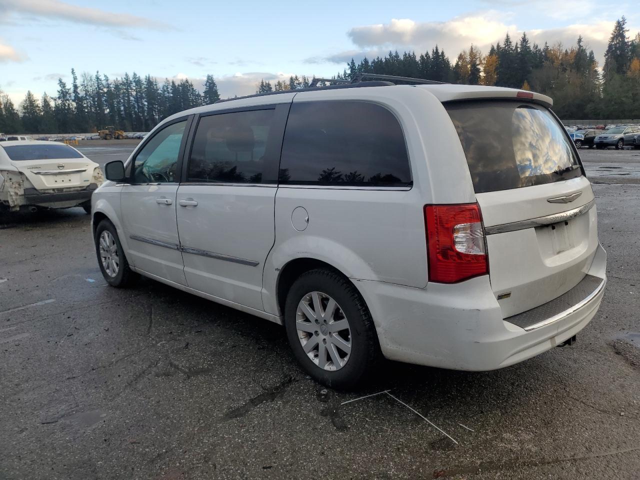 2014 Chrysler Town & Country Touring - Фото 2