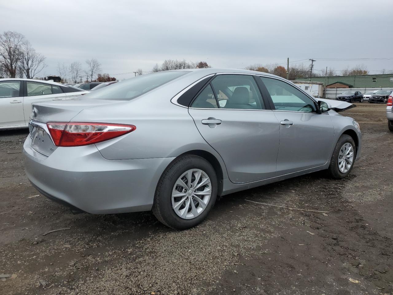 2015 Toyota Camry Le - Фото 3