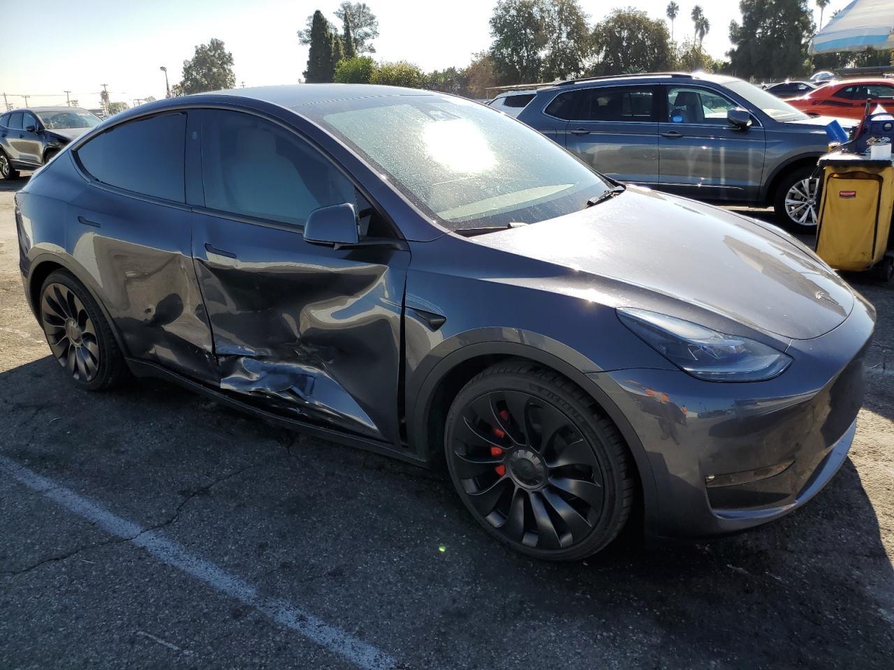 2023 Tesla Model Y - Фото 4