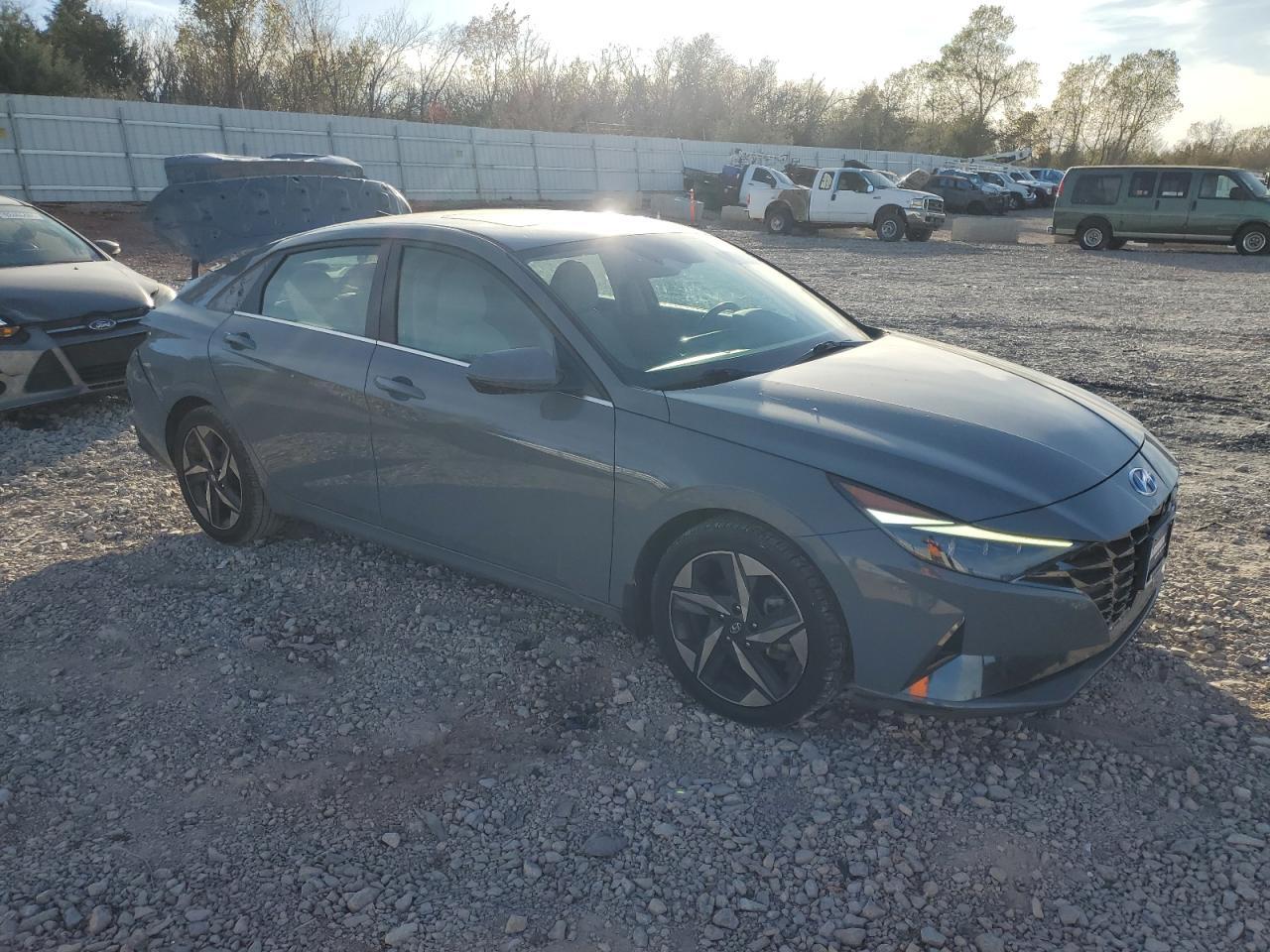 2022 Hyundai Elantra Limited - Image 4