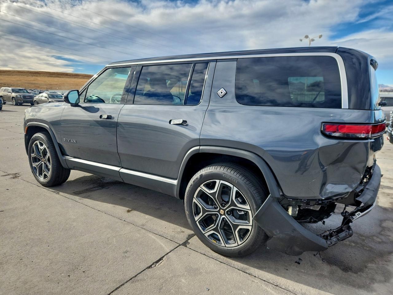 2025 Rivian R1S Adventure - Фото 2
