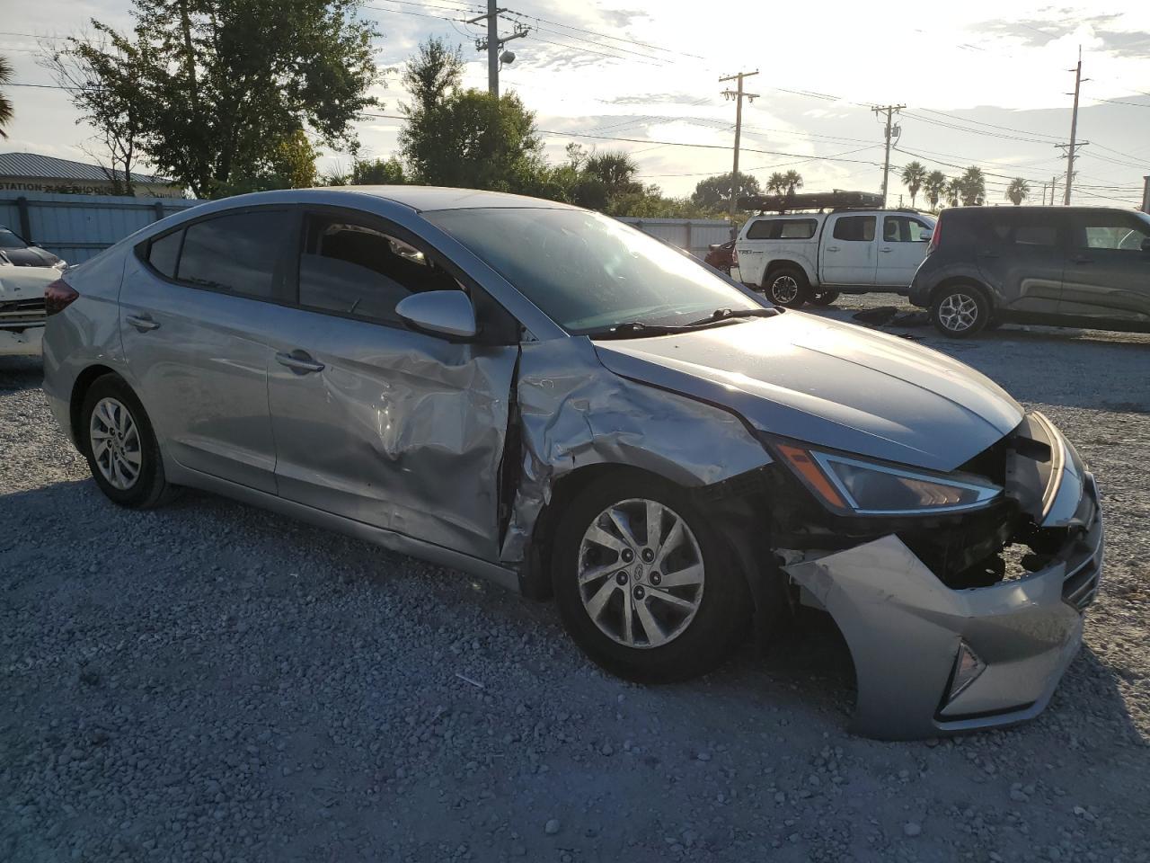 2020 Hyundai Elantra Se - Фото 4