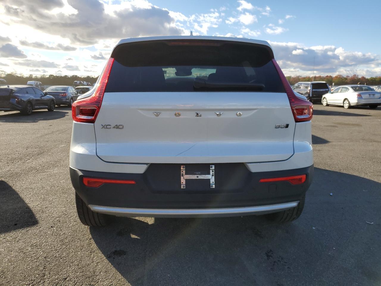 2025 Volvo Xc40 Core - Фото 6