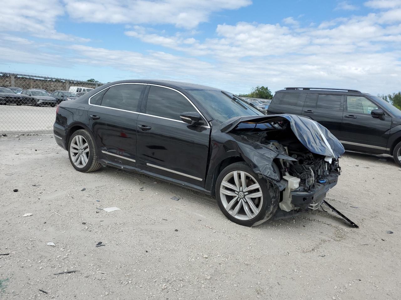 2017 Volkswagen Passat Se - Image 4
