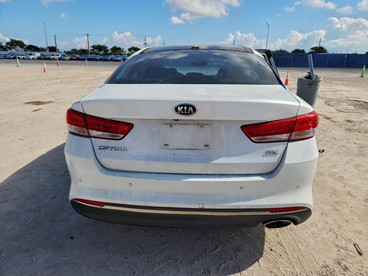 2016 Kia Optima Ex - Image 6