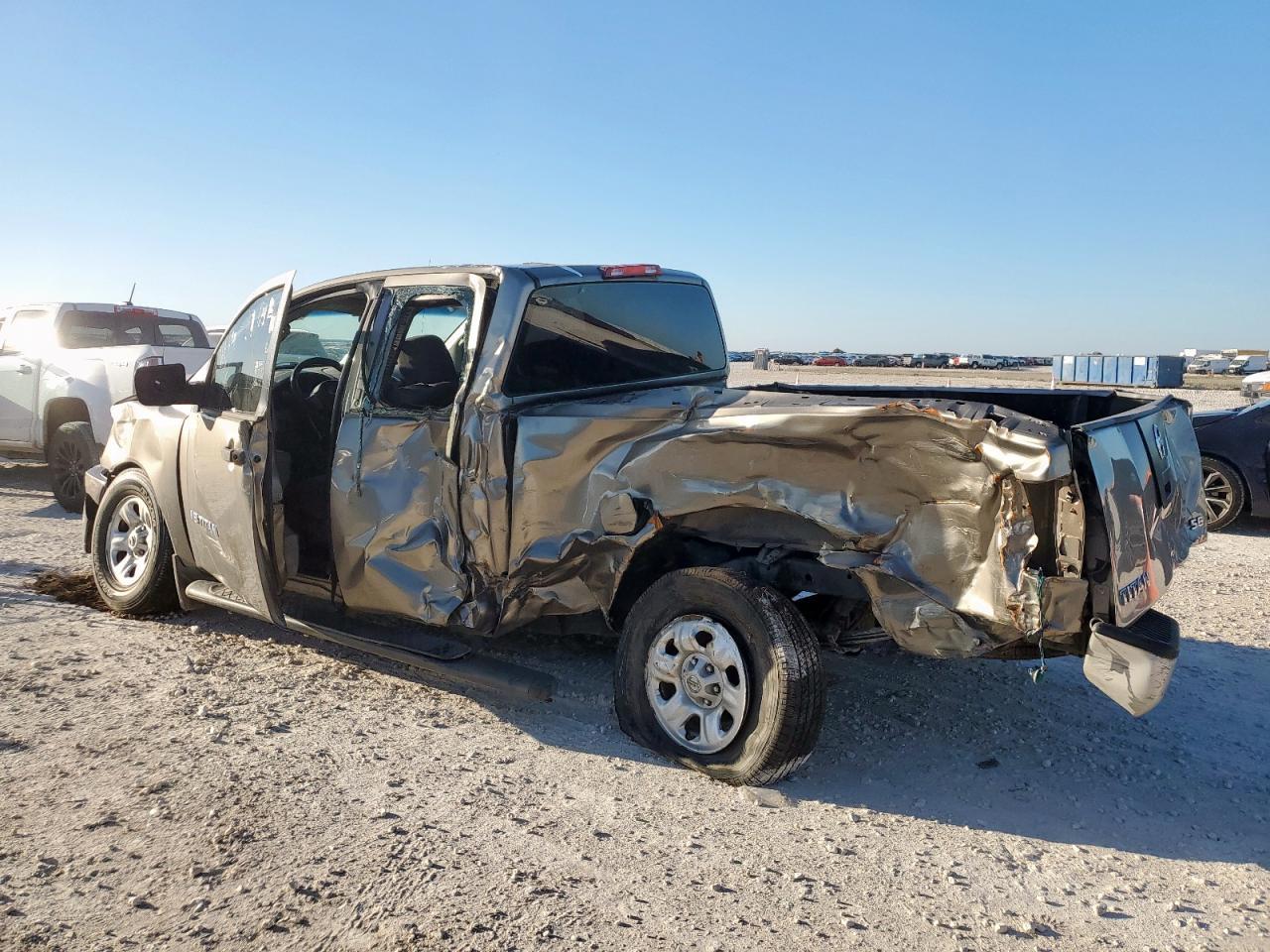 2006 Nissan Titan Xe - Image 2
