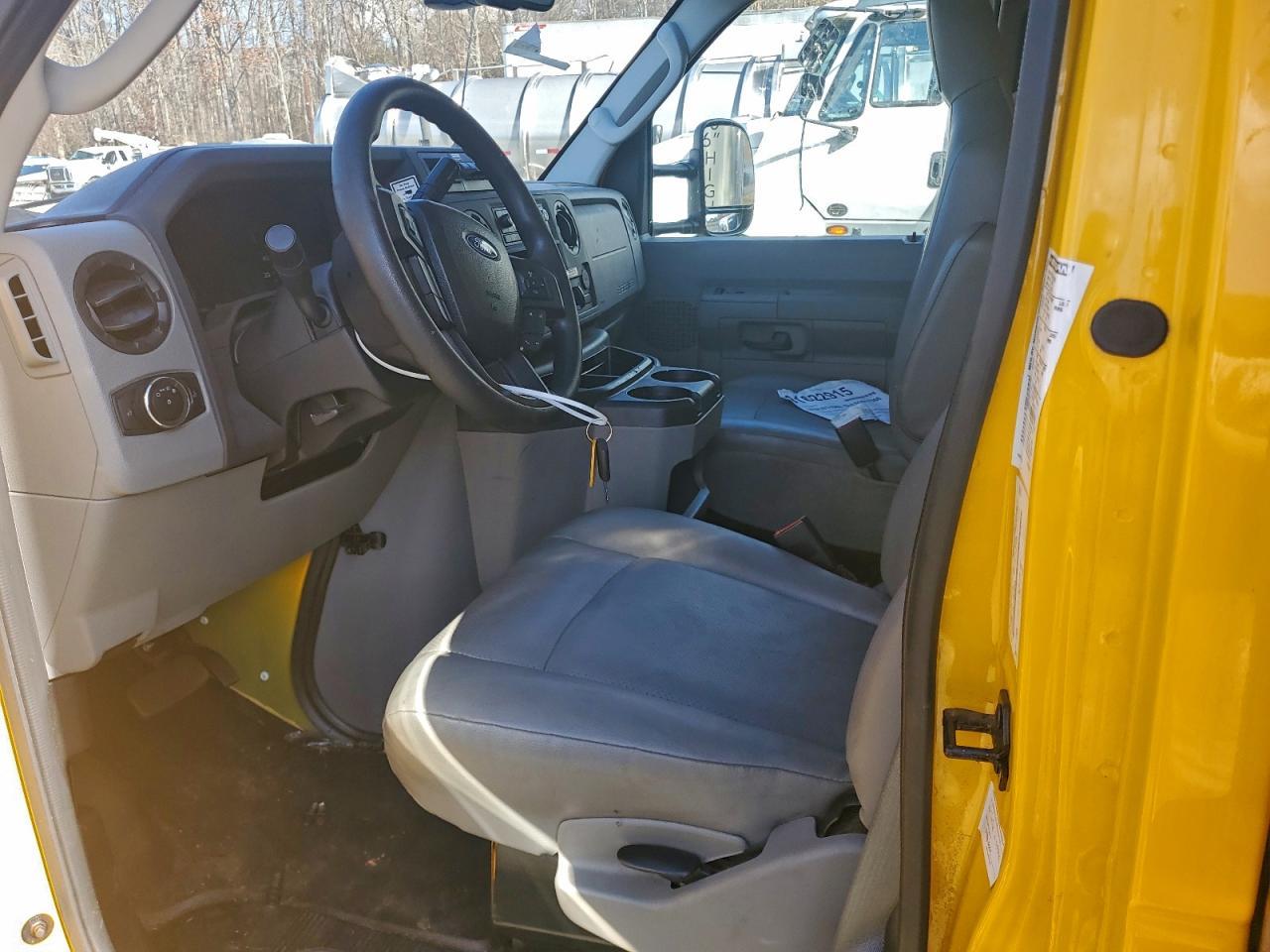 2023 Ford Econoline - Box Truck - Фото 7