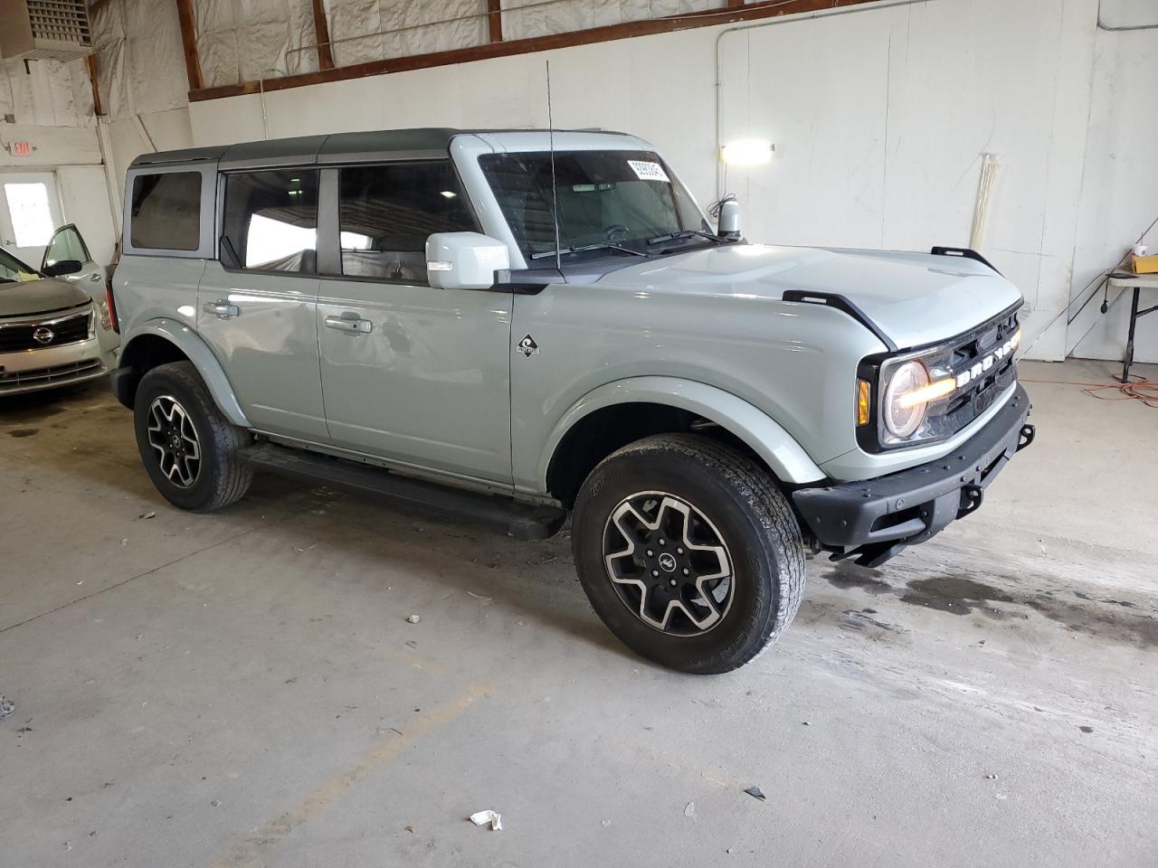 2022 Ford Bronco Base - Image 4