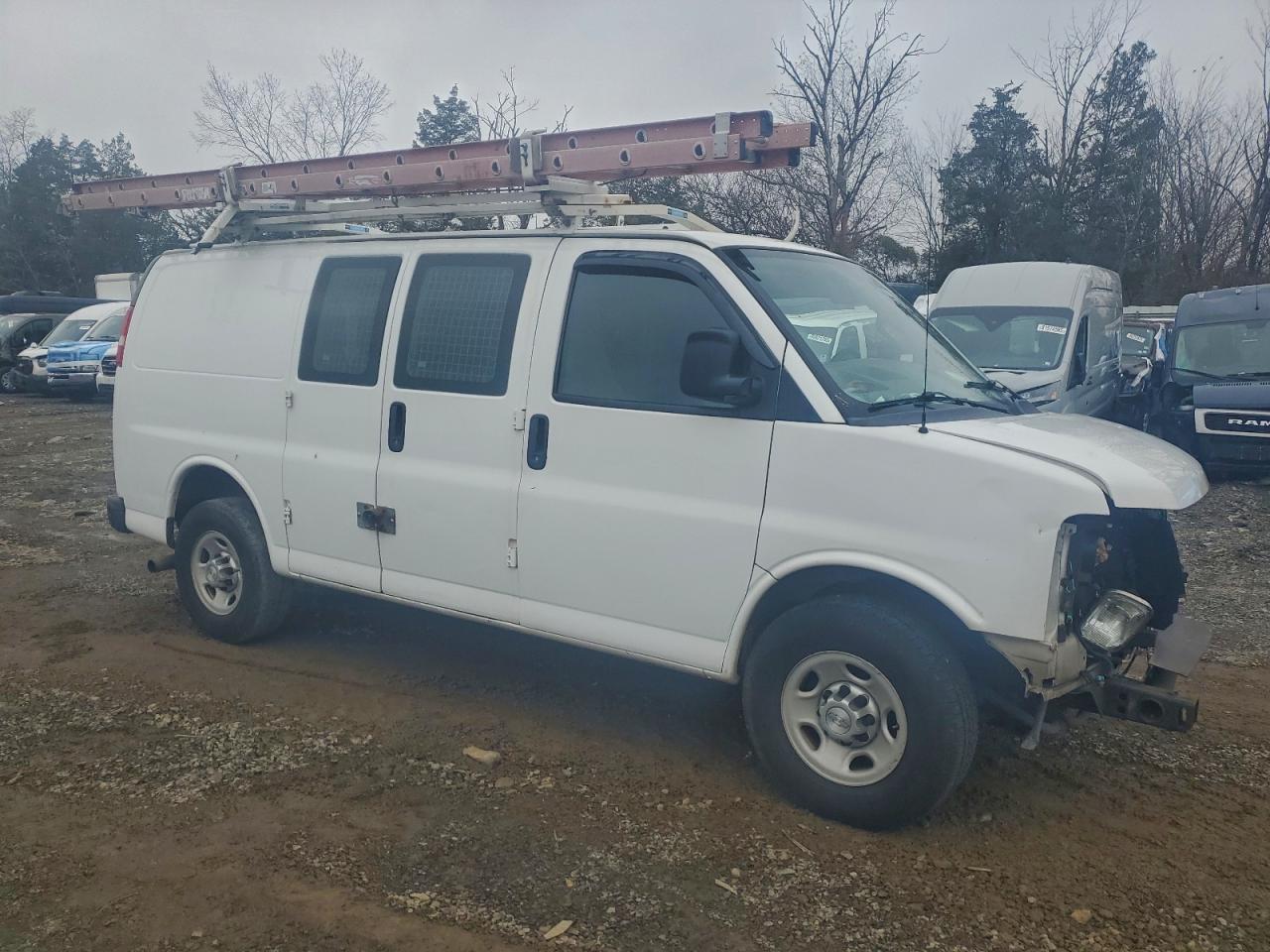 2016 Chevrolet Express G2500 Utility / Service Van - Фото 4