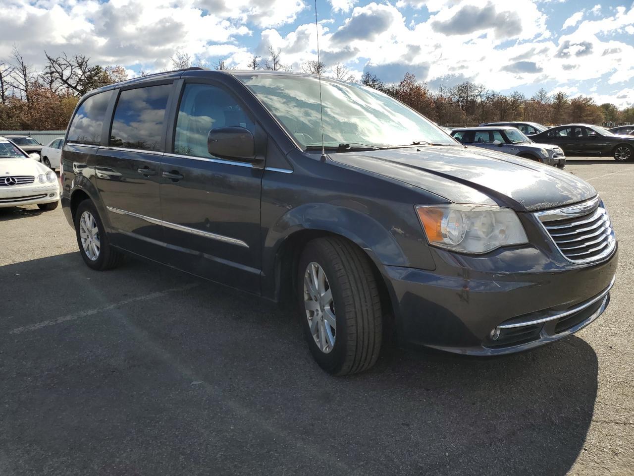 2013 Chrysler Town And C - Фото 4