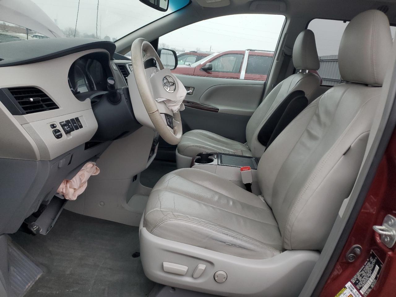 2014 Toyota Sienna Xle - Фото 7